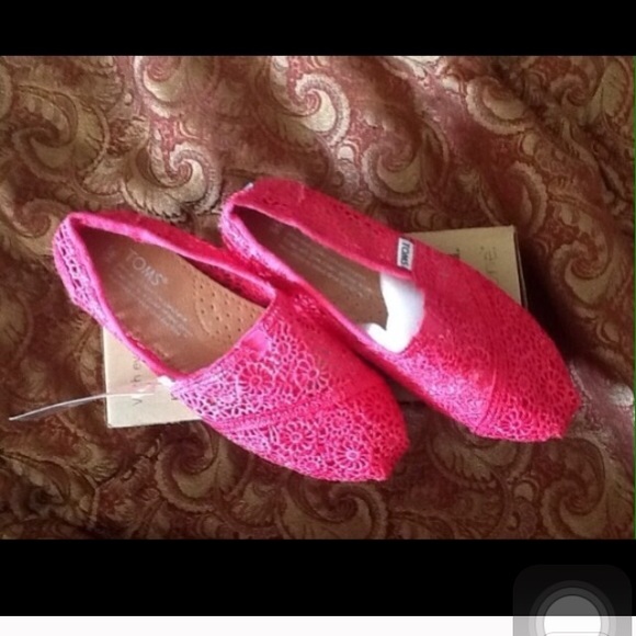 Pink Crochet toms size 5! Brand new with tags