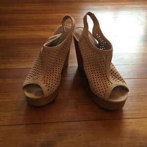 Steve Madden Beige Wedges