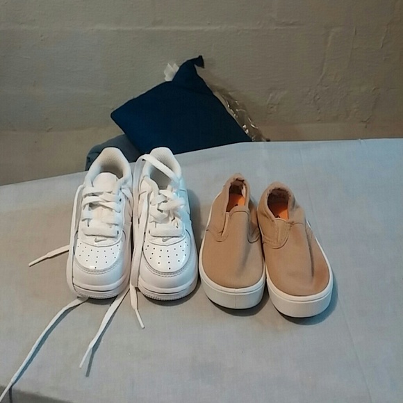 Kids tennis shoes