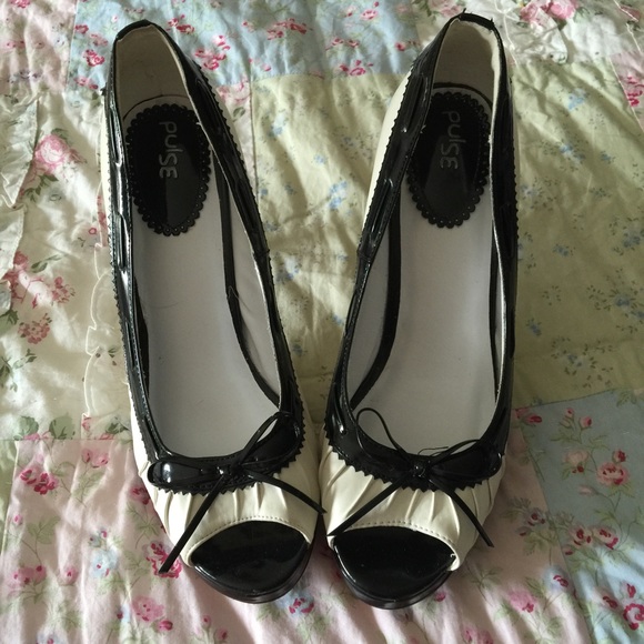 So pretty cream and black heels