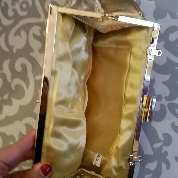 Gold clutch - Picture 3 of 3