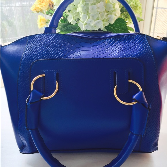 Handbag.