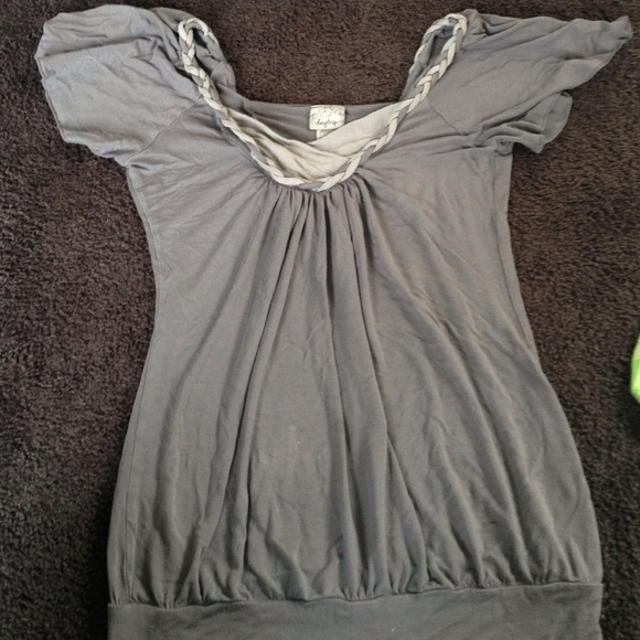 Grey day trip top. Great with leggings