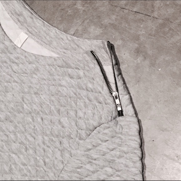 *FINAL PRICE*Quilted stitch zipper long sleeve top - Picture 2 of 4