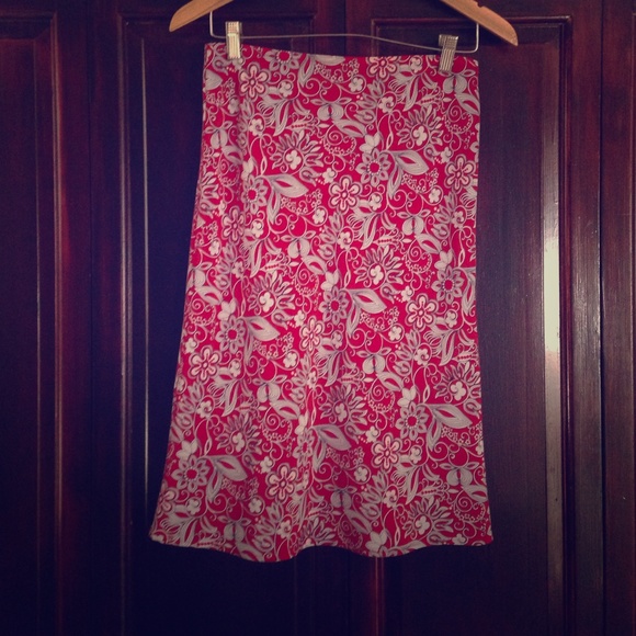 Cute red, white, & black flowered Spring skirt