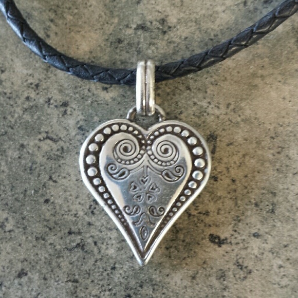🚫SOLD🚫Brighton Heart Necklace - Picture 1 of 3