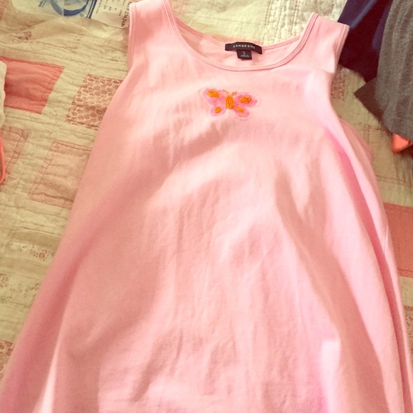 pink / white tanks combo