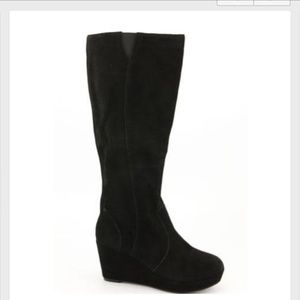 Black wedge boots