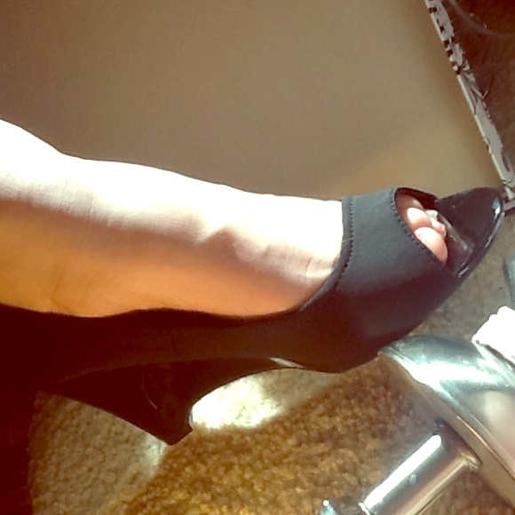 Black wedge heels