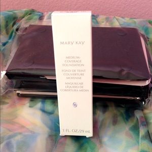 MaryKay Medium Coverage Beige 300 Foundation