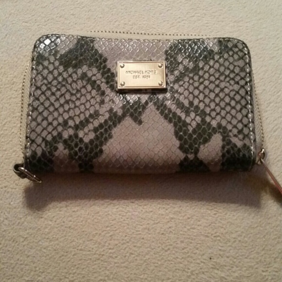 Michael kors iPhone wallet