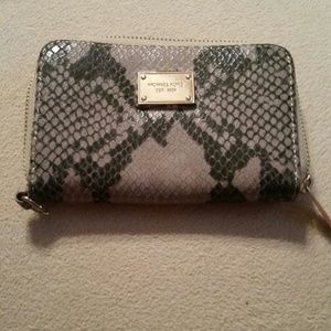 Michael kors iPhone wallet