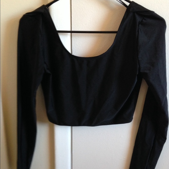 BLACK LONG SLEEVE crop top