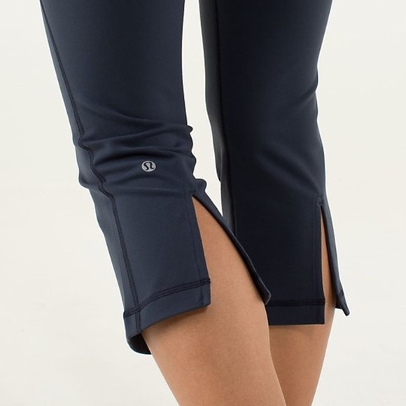LULULEMON split call capris in black size 25/small