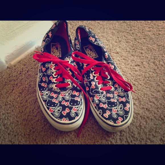 HELLO KITTY vans