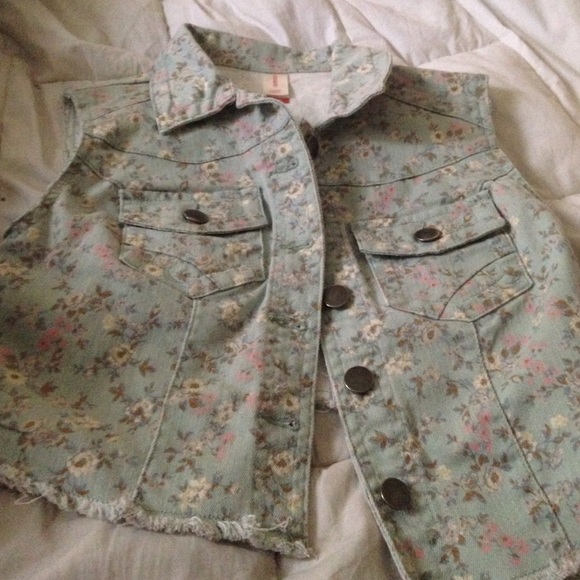 Floral vest - Picture 1 of 2