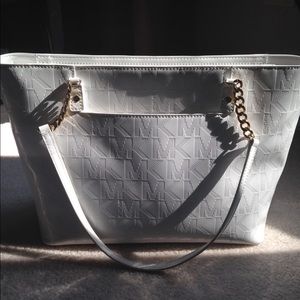 Beautiful white and gold Michael kors purse!