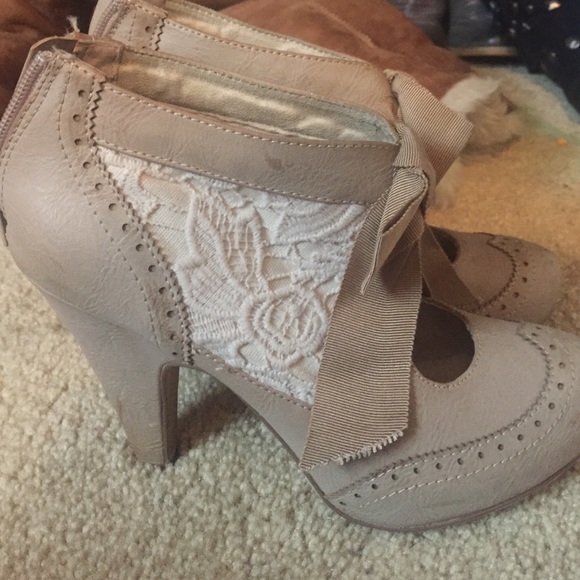 Boots - Picture 2 of 3