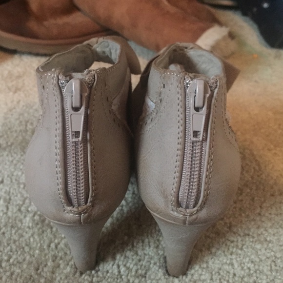 Boots - Picture 3 of 3