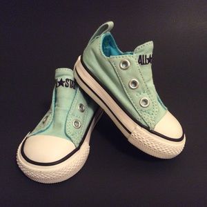 2 pair Converse shoes light blue and gray