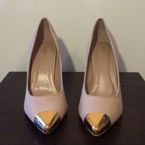 Gold Cap Toe Heel **Actual size 9**