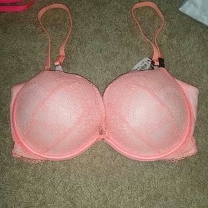 Nwt 32DD Victorias secret