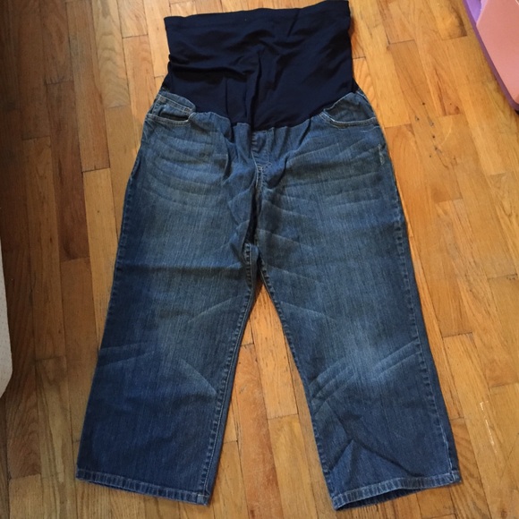 Maternity capris