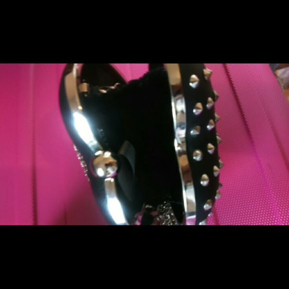 Two studefd clutches - Picture 4 of 4