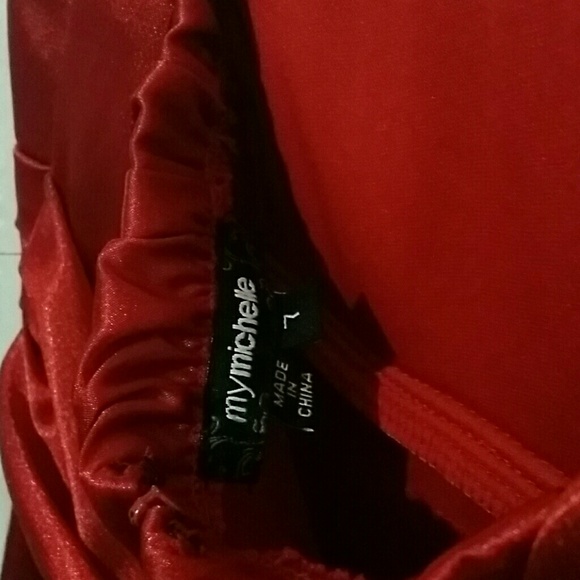 Never worn red dress - Picture 4 of 4