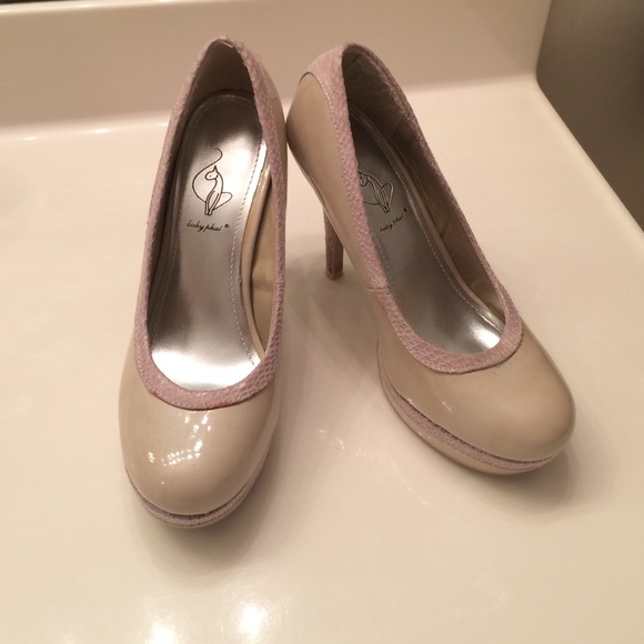 Nude bang phat pumps