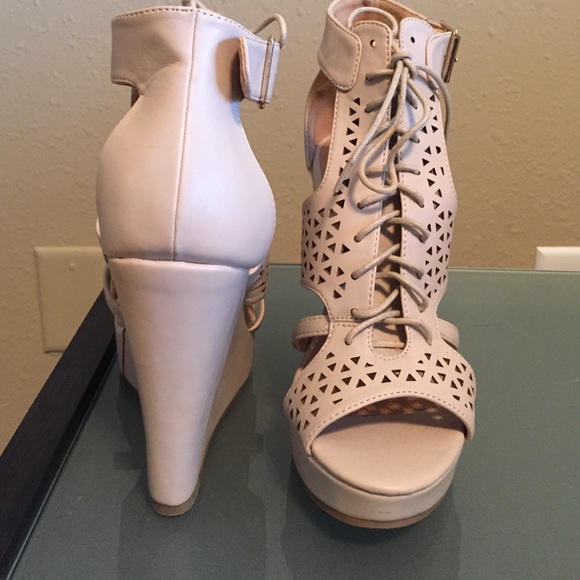 ✨SOLD IN BUNDLE✨Nude lace up wedges - Picture 4 of 4