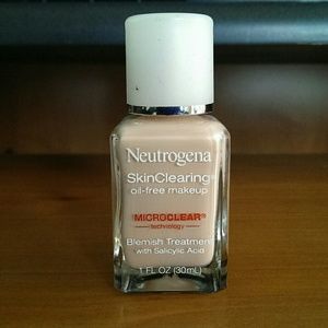 Neutrogena SkinClearing oil-free makeup