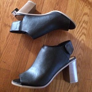 Brand new Cut out heels