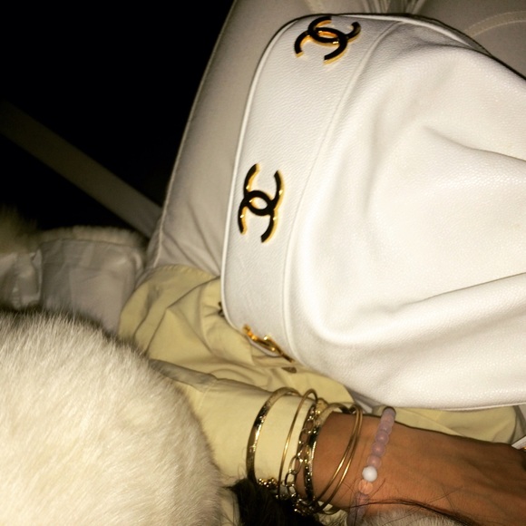CHANEL White Tote 6x Gold CC\'s 💯 Authentic