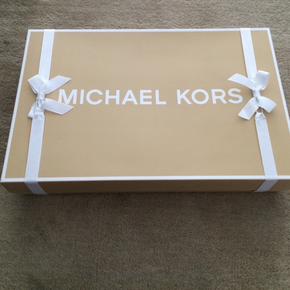 Michael Kors Bedford Flap Crossbody Leather Purse!
