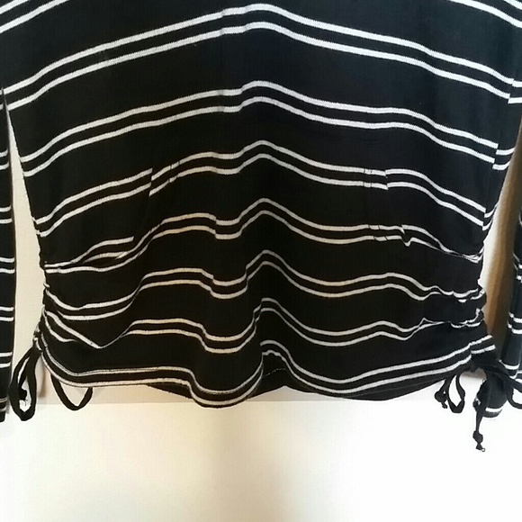 Small Roxy pull over - Picture 2 of 4