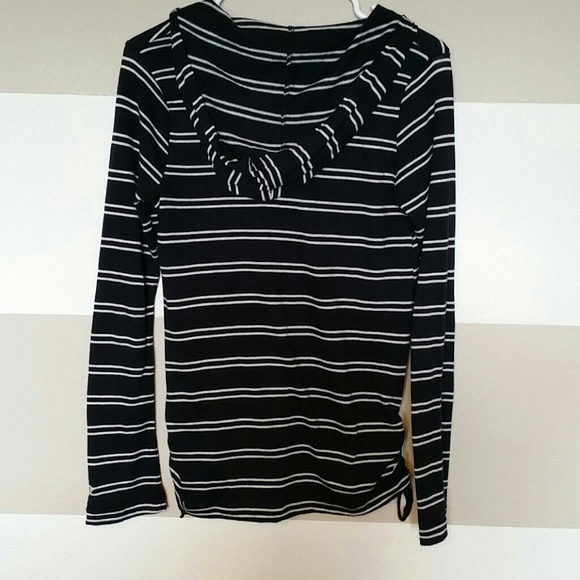 Small Roxy pull over - Picture 3 of 4