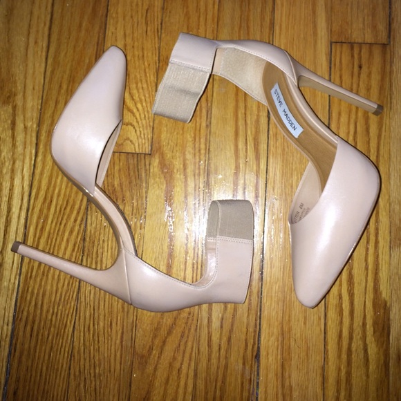 Nude Pumps
