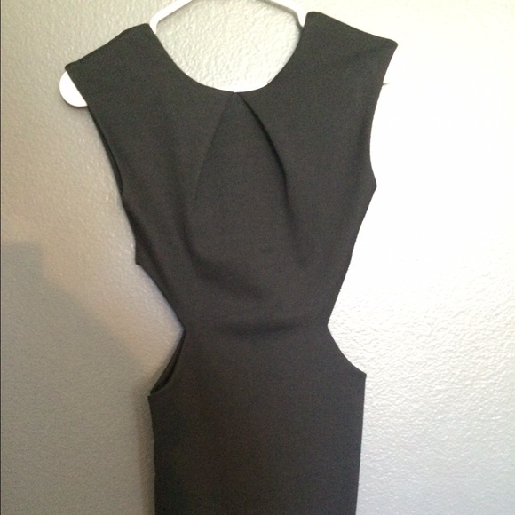 Black dress - Picture 2 of 4