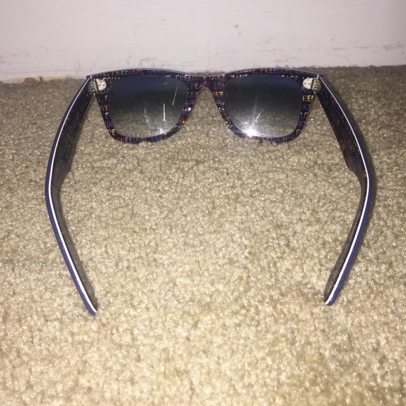Rare print, ray-ban wayfarer sunglasses💥 - Picture 4 of 4