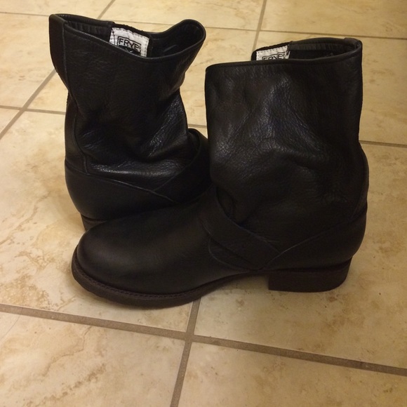 NWOT Frye Veronica boots - Picture 2 of 4