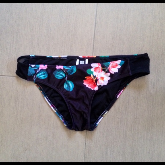 SOLD Insight magnolia bikini bottoms