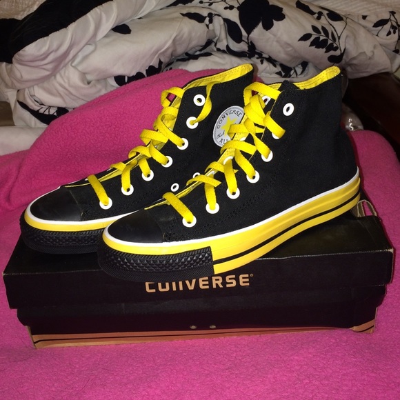 Black/Yellow Chuck Taylor Allstar Converse Hi-Top