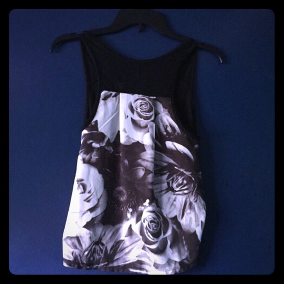Black and white flower crop top