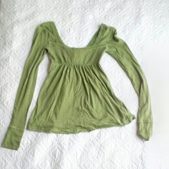 Green Long-sleeve Top
