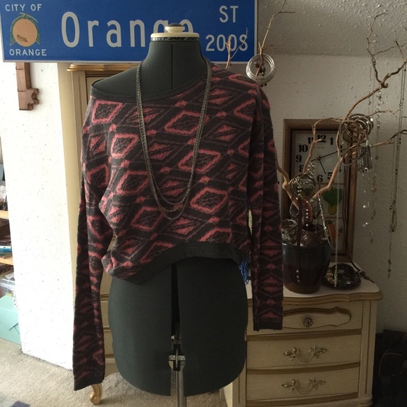 Cute semi-cropped sweater!!