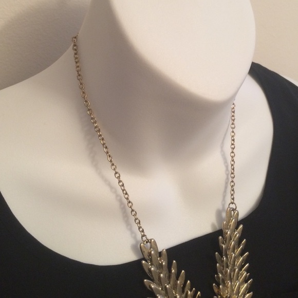NWOT gold & blue statement necklace - Picture 3 of 4