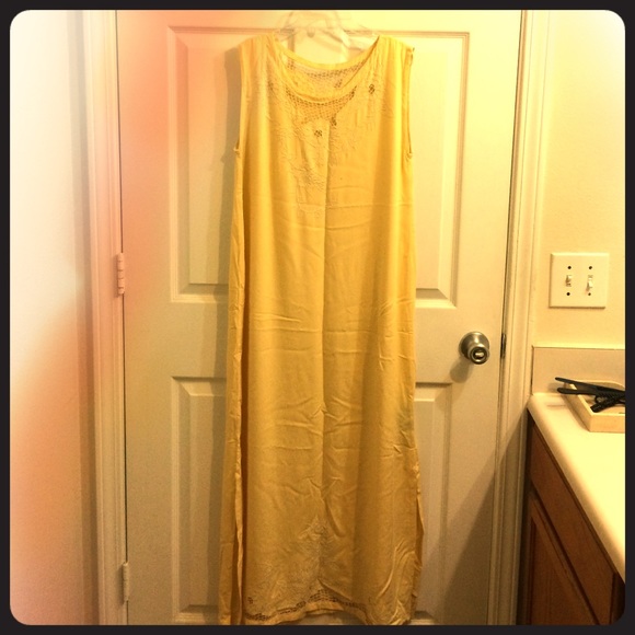 Women's long dress. Used as new.
