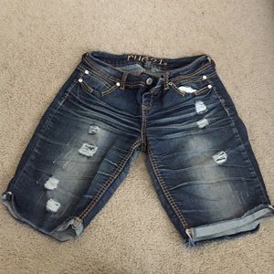 Capri pants with holes