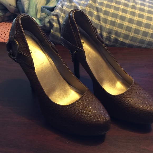 Brown pointed toe heels